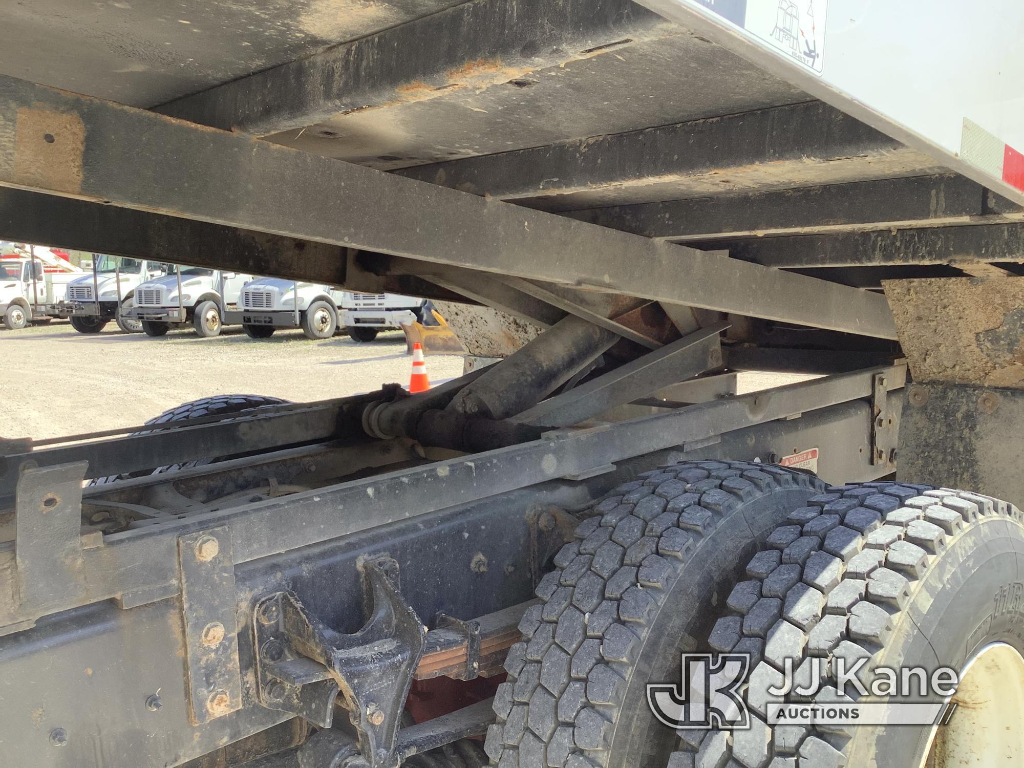 (Smock, PA) Altec LR760-E70, Over-Center Elevator Bucket mounted behind cab on 2015 International 43