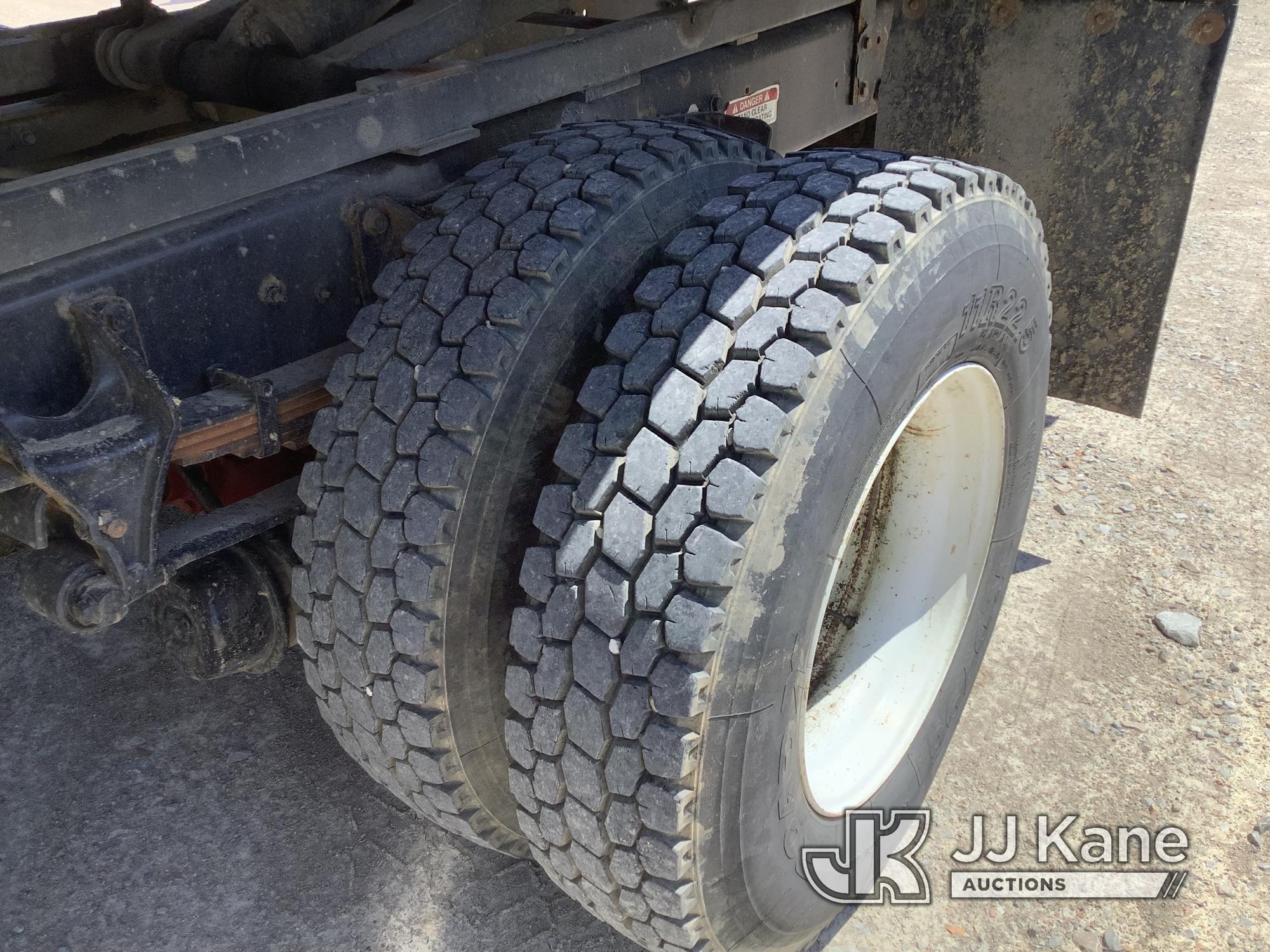 (Smock, PA) Altec LR760-E70, Over-Center Elevator Bucket mounted behind cab on 2015 International 43