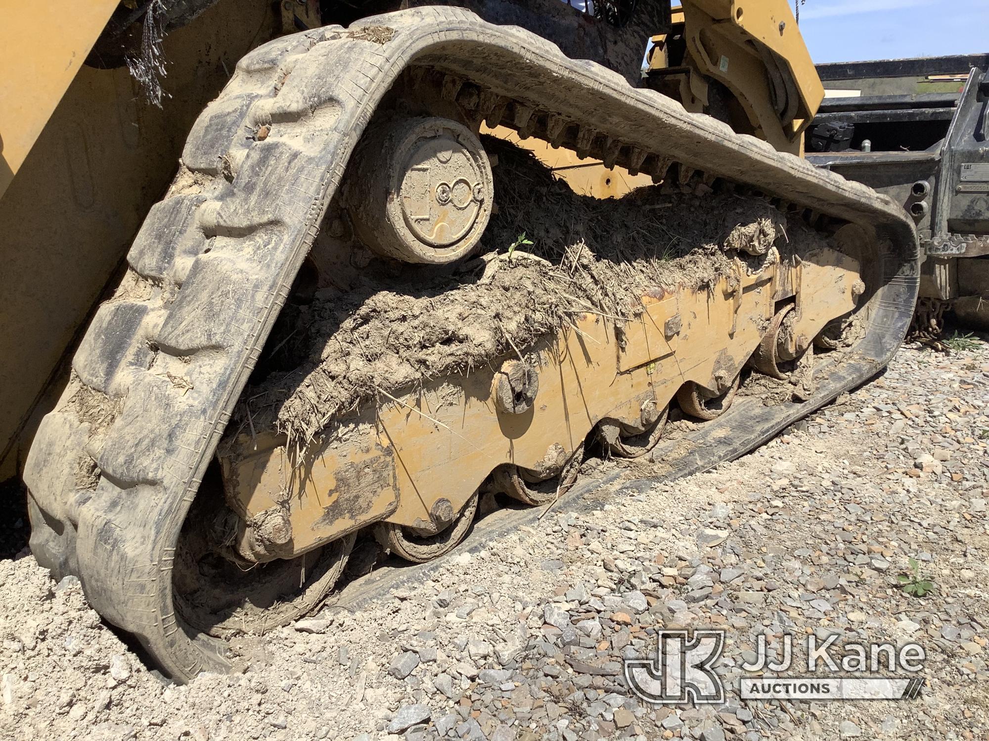 (Smock, PA) 2019 Caterpillar 299D2XHP Skid Steer Loader, Selling with attachment item #1422755 Not R