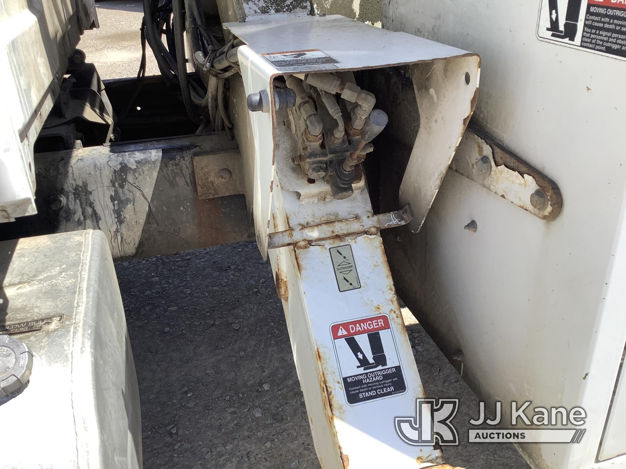 (Smock, PA) Altec LR760-E70, Over-Center Elevator Bucket mounted behind cab on 2015 International 43