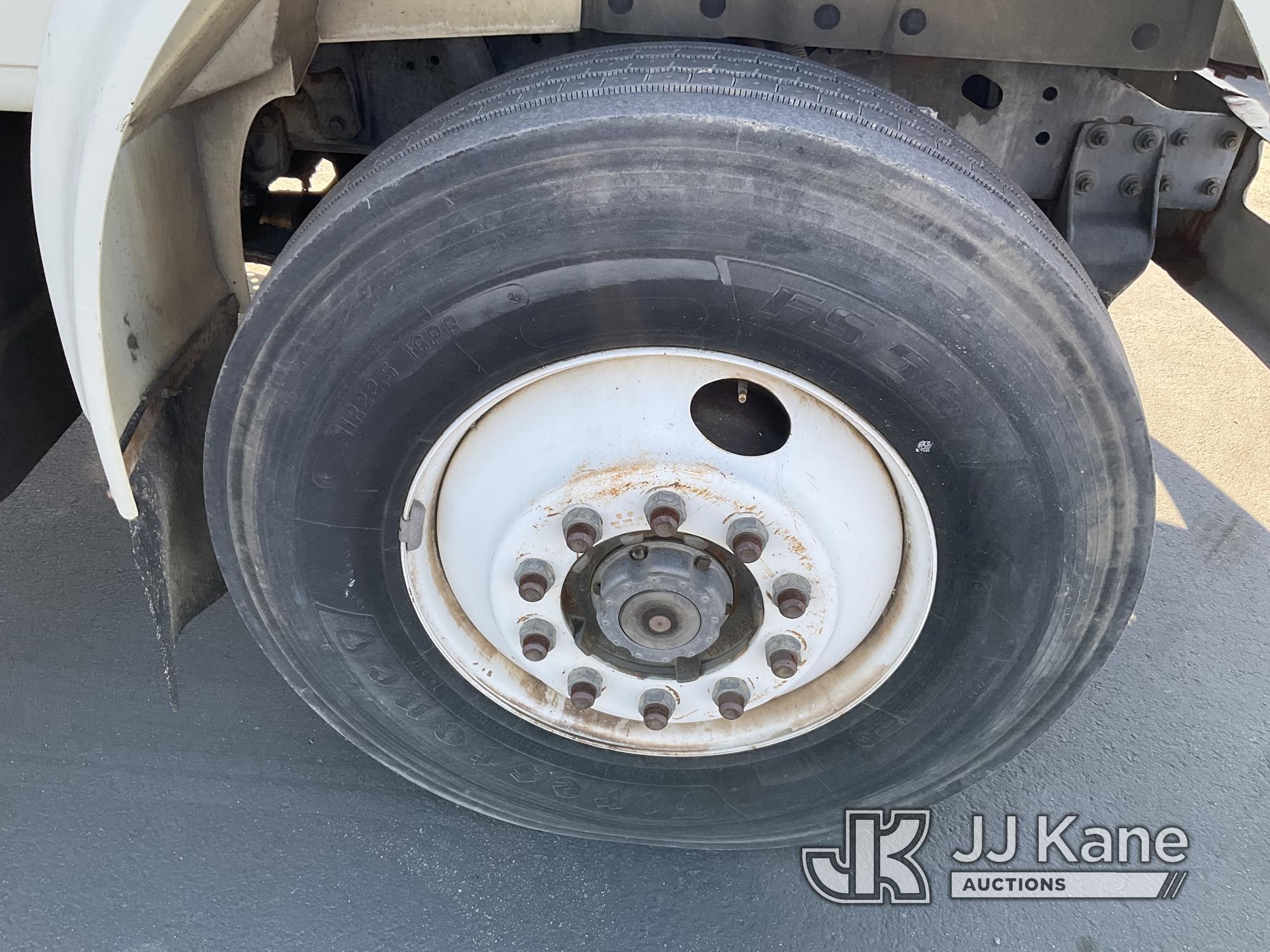 (Jurupa Valley, CA) 1991 International 4900 T/A Dump Truck Runs & Moves, Damaged Light bulb & Housin