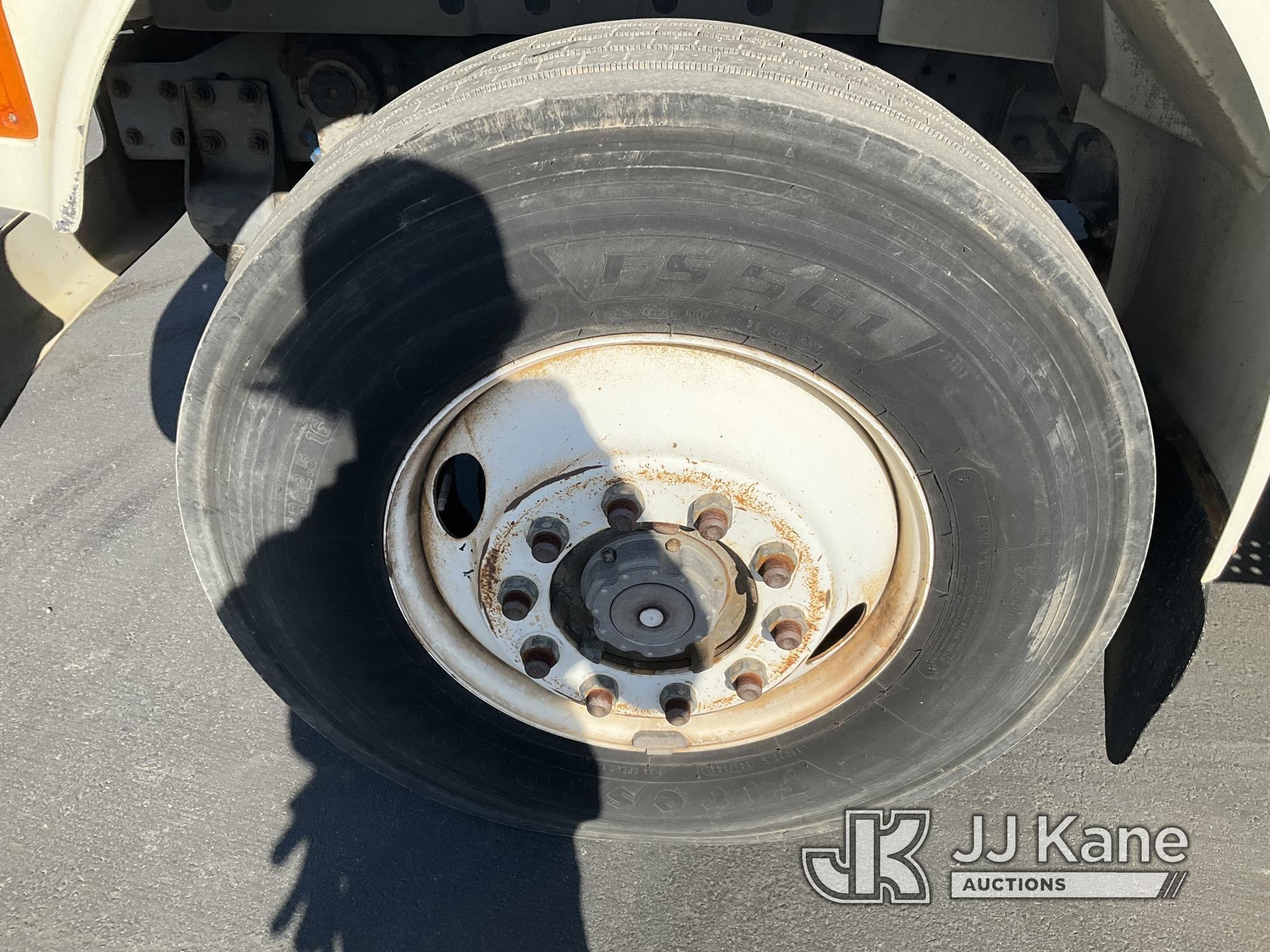 (Jurupa Valley, CA) 1991 International 4900 T/A Dump Truck Runs & Moves, Damaged Light bulb & Housin