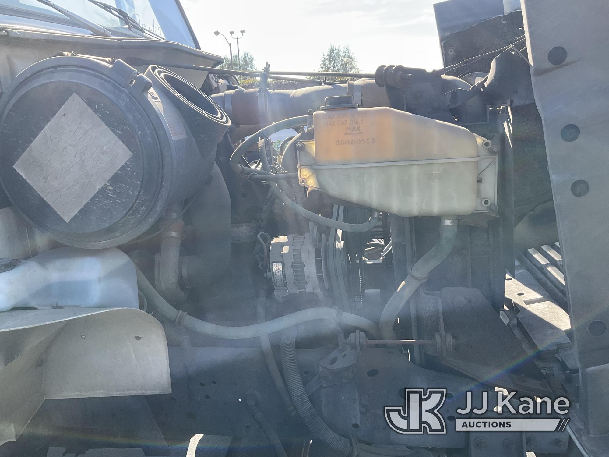 (Jurupa Valley, CA) 1991 International 4900 T/A Dump Truck Runs & Moves, Damaged Light bulb & Housin