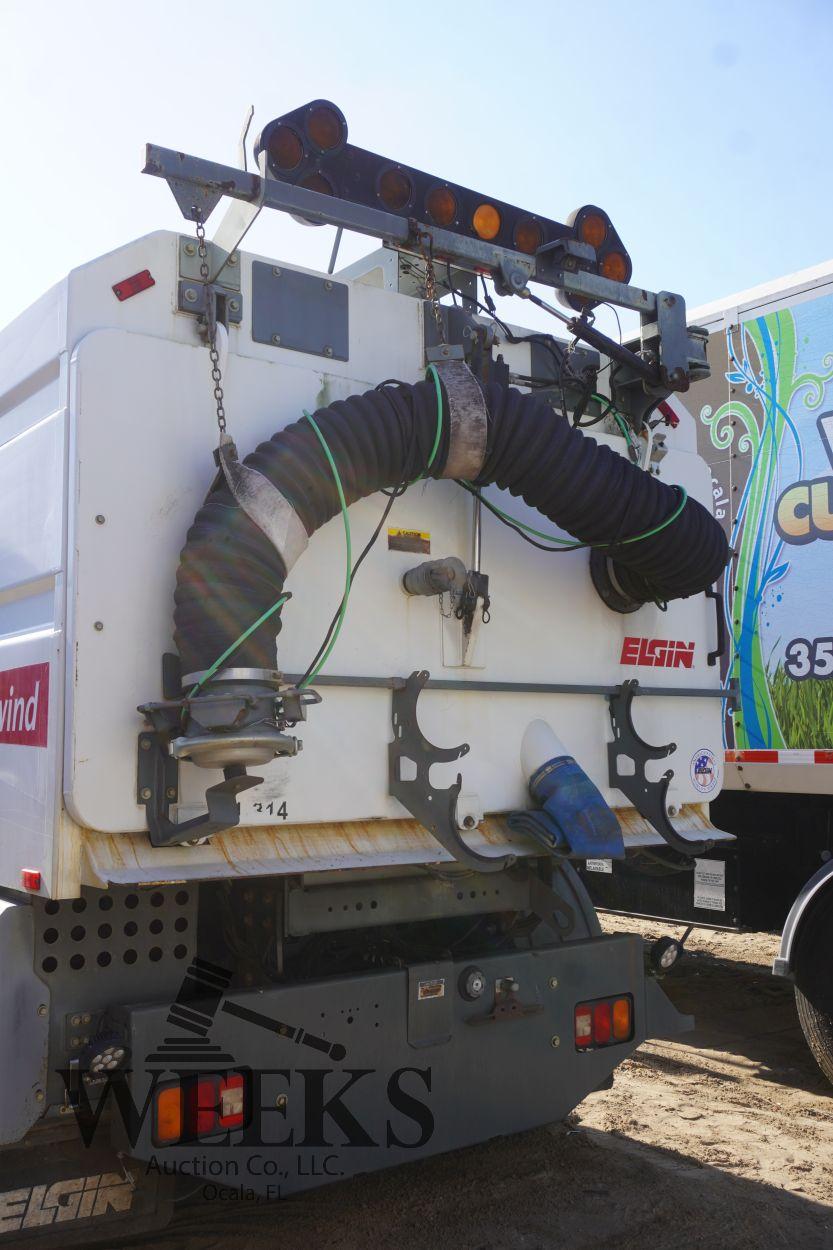 FREIGHTLINER W/SWEEPER