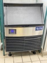 Avantco Ice UC-F-160-A 26" Air Cooled Undercounter Full Cube Ice Machine - 152 lb.  â€¢        Makes