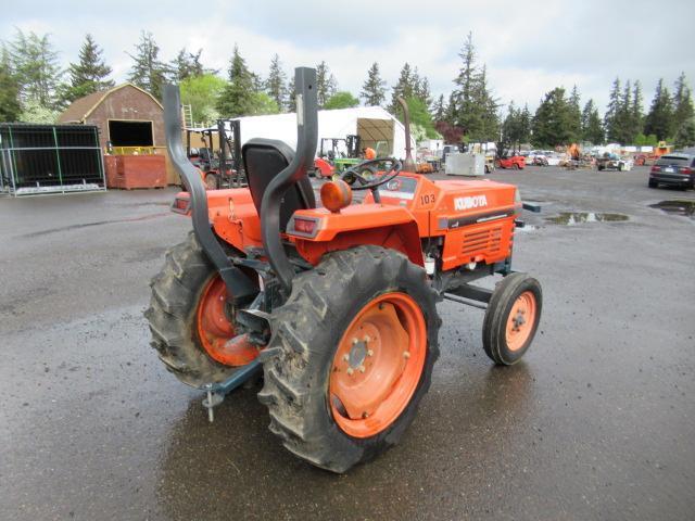 KUBOTA L2600F 2WD TRACTOR