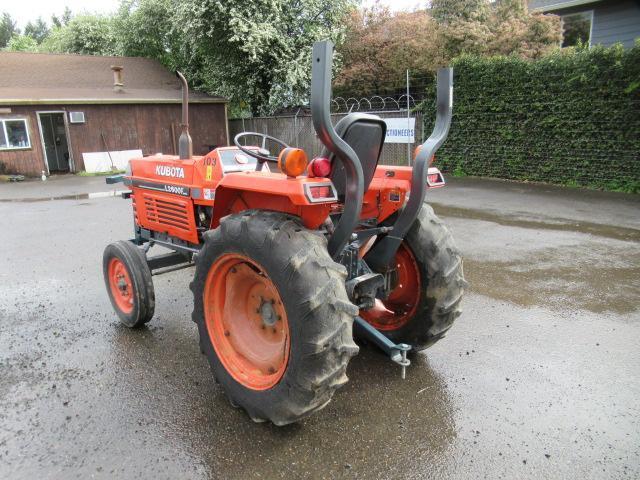 KUBOTA L2600F 2WD TRACTOR