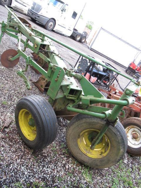 JOHN DEERE 1350-1450 4-BLADE 3 POINT HYDRAULIC BOTTOM PLOW