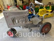 IH 856 PEDAL TRACTOR