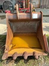 HENSLEY 40” TRACKHOE BUCKET