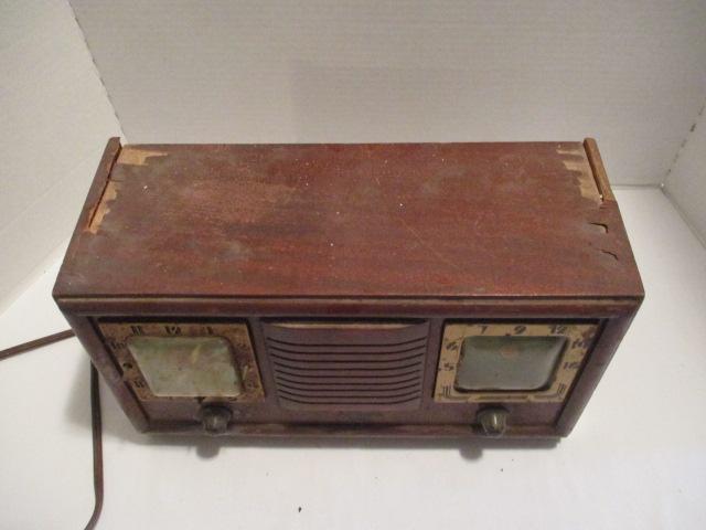 Vintage Wood Automatic Radio