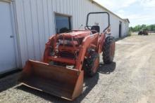 KUBOTA L3010 4WD ROPS HST W/ LDR AND BUCKET 980HRS (WE DO NOT GUARANTEE HOURS)