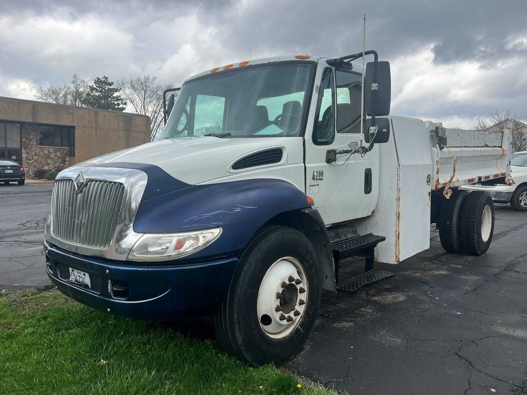 2002 International MA025 Contractor Dump Truck