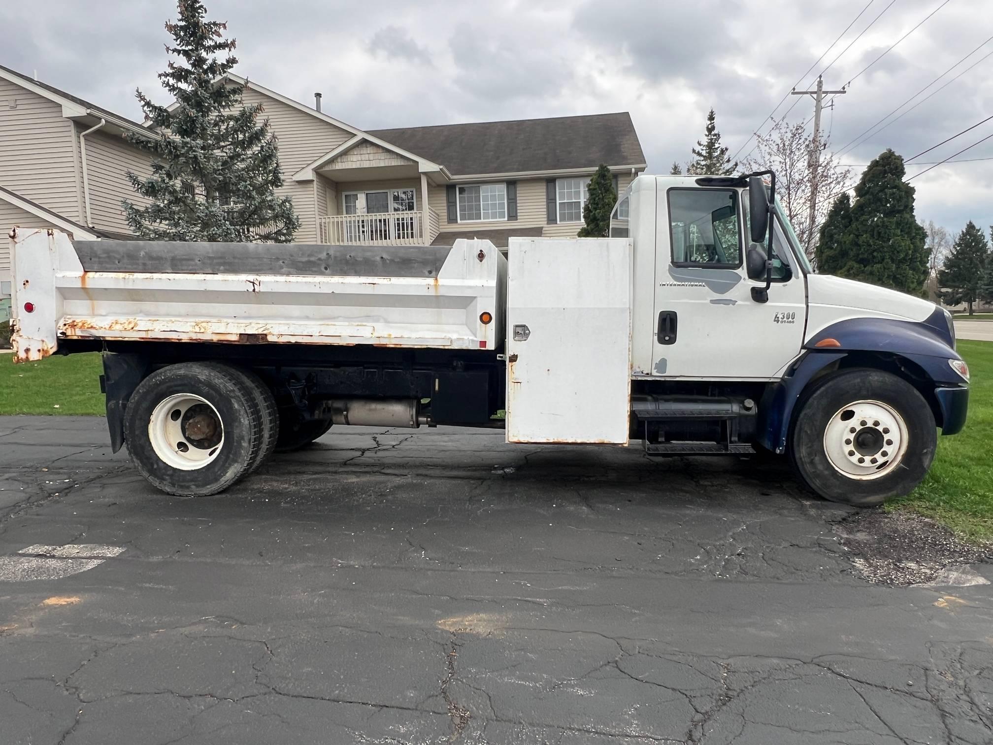 2002 International MA025 Contractor Dump Truck