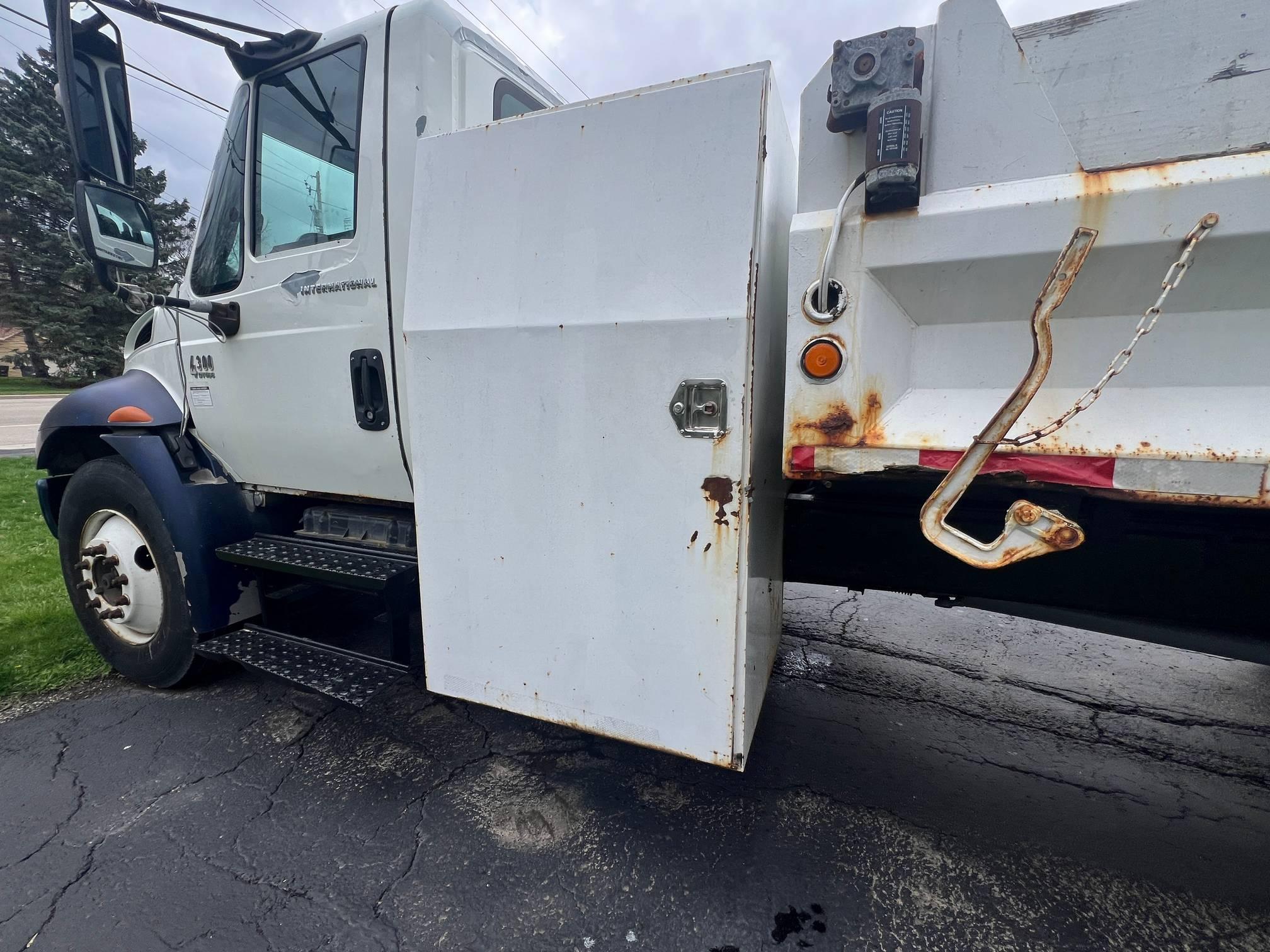 2002 International MA025 Contractor Dump Truck