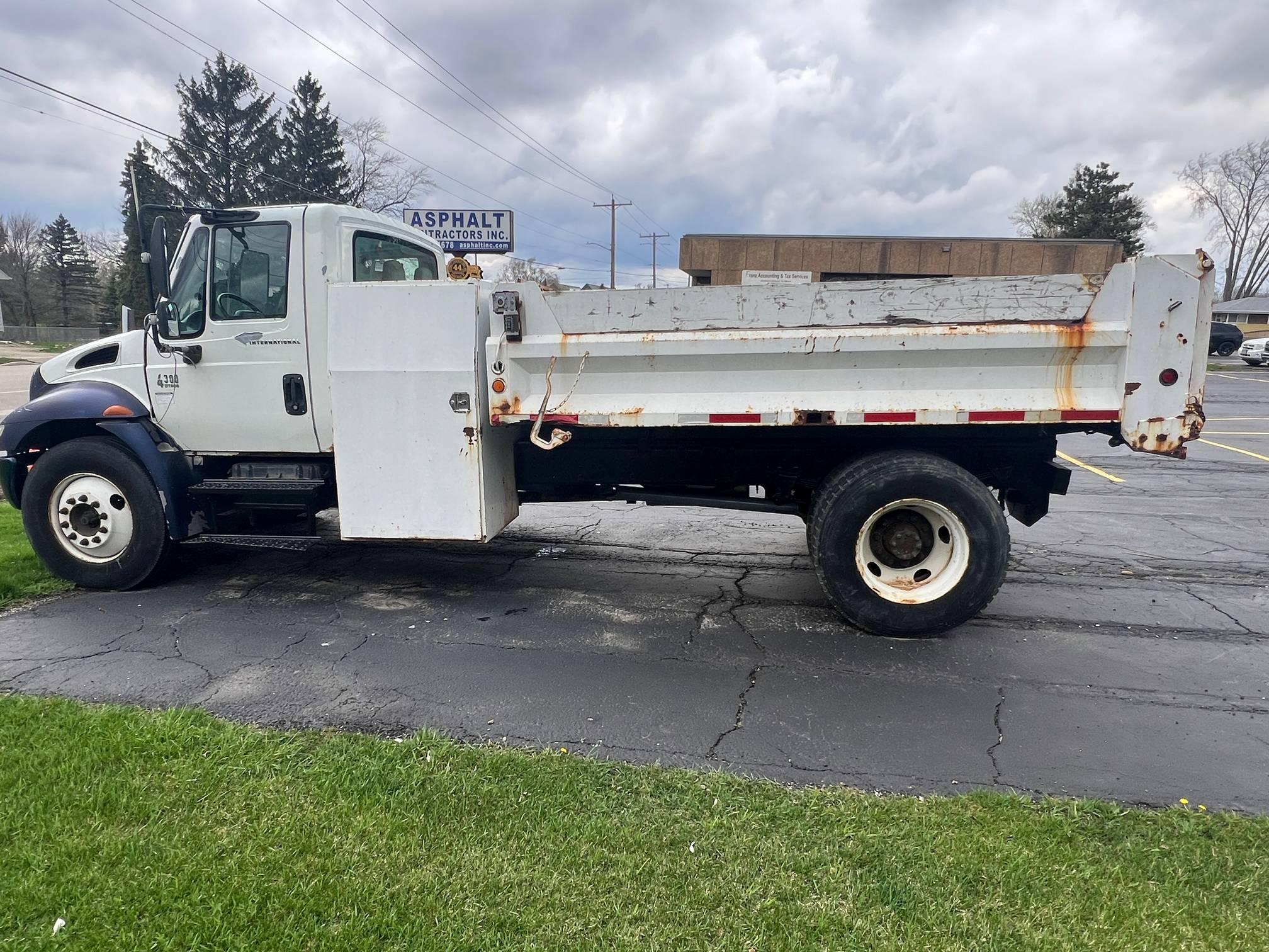 2002 International MA025 Contractor Dump Truck