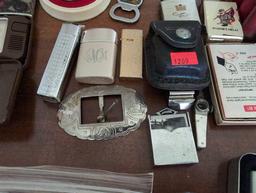 (LR) VINTAGE LIGHTERS & COLLECTIBLES LOT TO INCLUDE VARIOUS LIGHTERS, PIEZO ELECTRONIC BUTANE