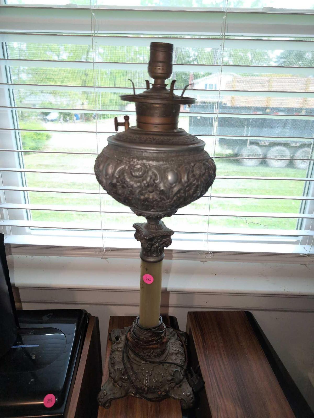 (BR2) ANTIQUE ORNATE METAL AND JADE ELECTRIC TABLE LAMP. DETAILED WITH FLORAL DESIGNS. IT MEASURES