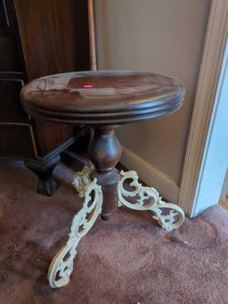 (LR) MAHOGANY VANITY STOOL, CAST METAL LEGS, 14"D 18"H