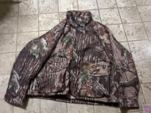 (LR) REALTREE DUXBAK LEGACY CAMO ZIP UP/BUTTON FLEECE LINE JACKET - SIZE XL. RETAILS FOR $80. LIKE