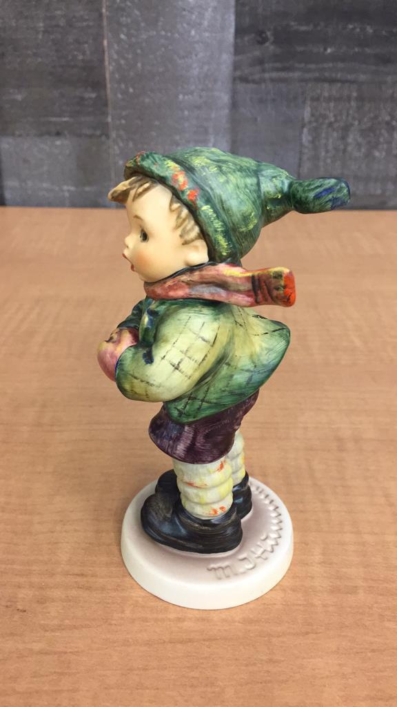 M.I. HUMMEL FIGURINE "IT'S COLD"