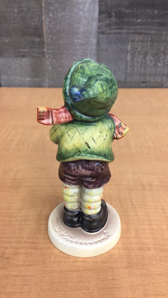 M.I. HUMMEL FIGURINE "IT'S COLD"