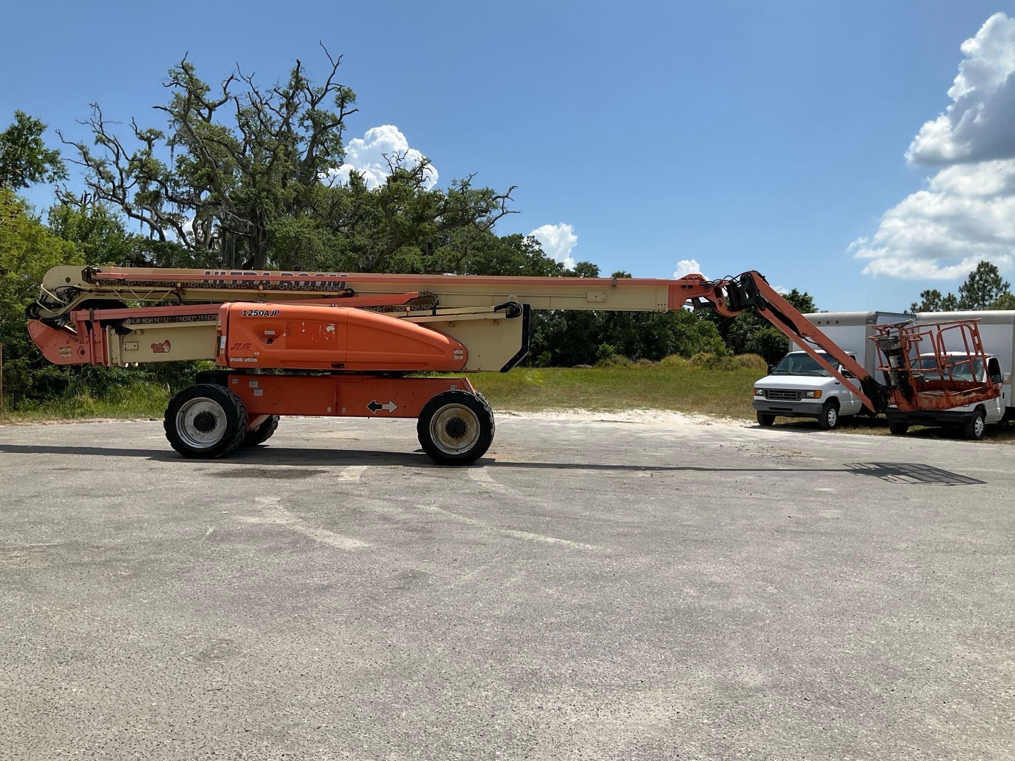 JLG QUIK STIK BOOM LIFT MODEL 1250AJP, DIESEL, MAX PLATFORM HEIGHT 125FT, RUNS & OPERATES...