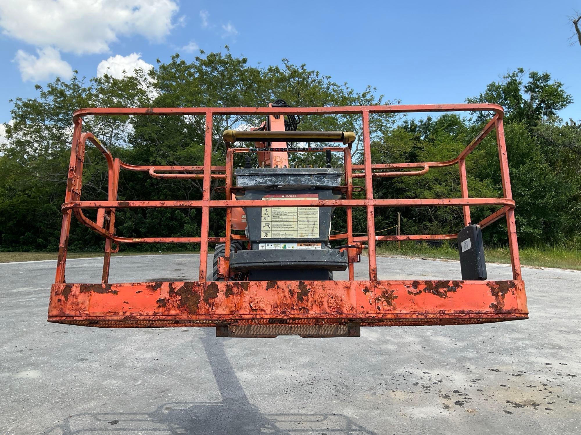 JLG QUIK STIK BOOM LIFT MODEL 1250AJP, DIESEL, MAX PLATFORM HEIGHT 125FT, RUNS & OPERATES...