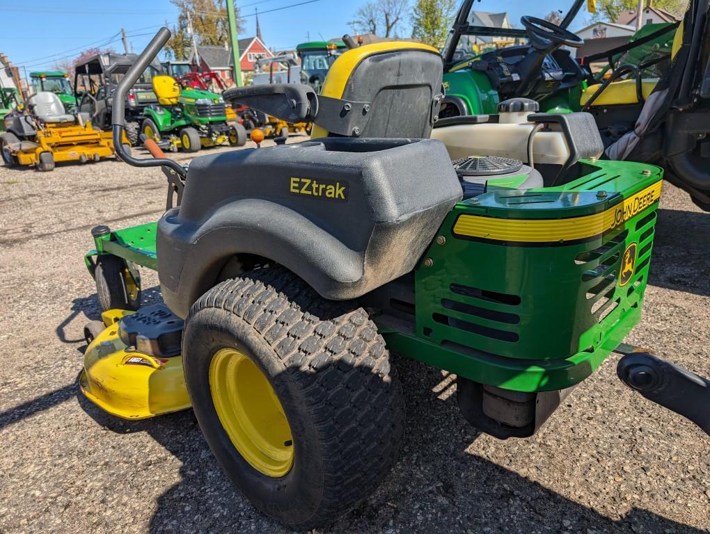 John Deere Z425 Zero Turn Mower