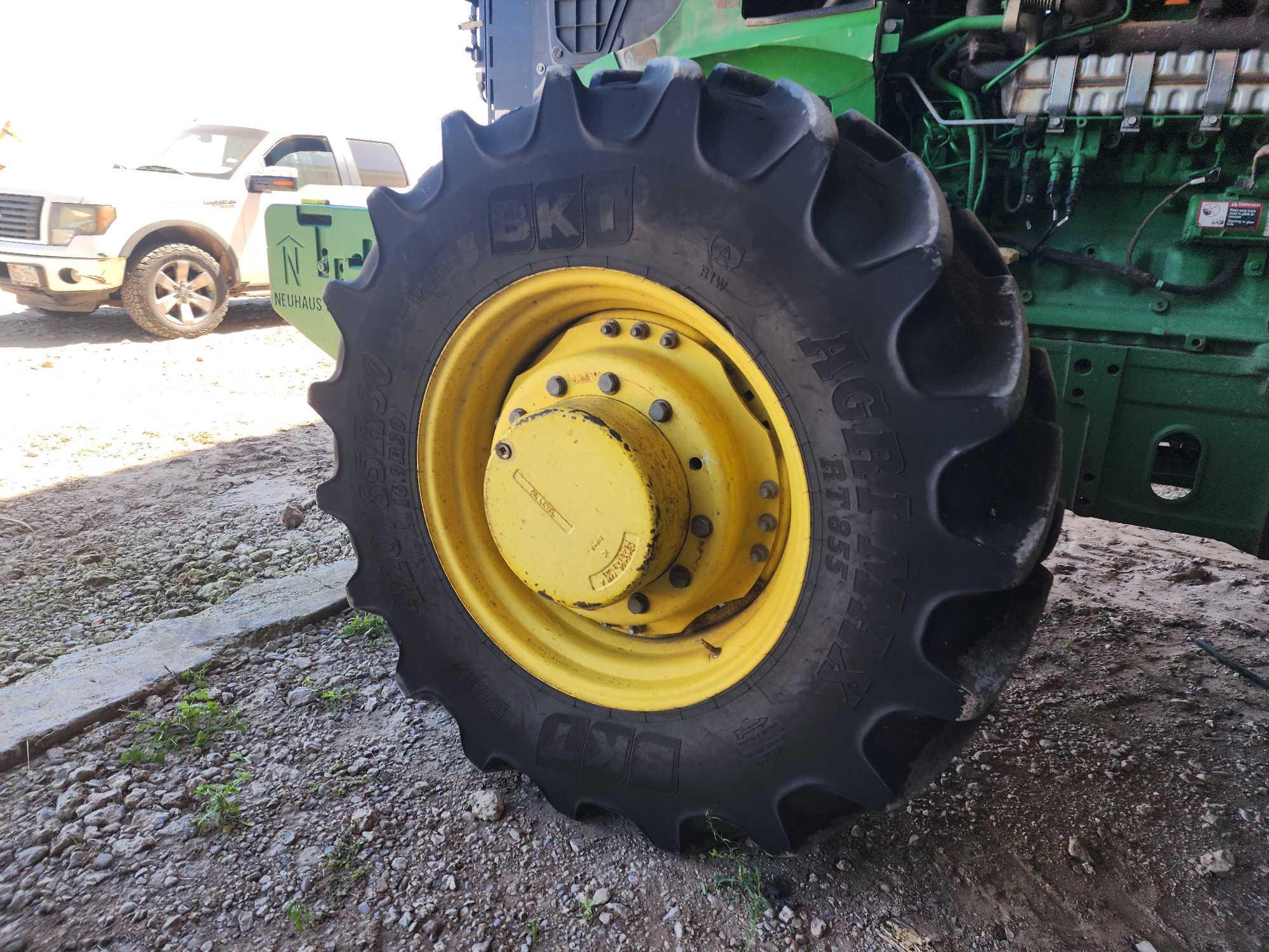 2014 John Deere 7230R Tractor Hours: 6458, P.I.N. 1RW7230RVEC085124