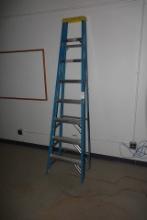 8’ FIBERGLASS LADDER