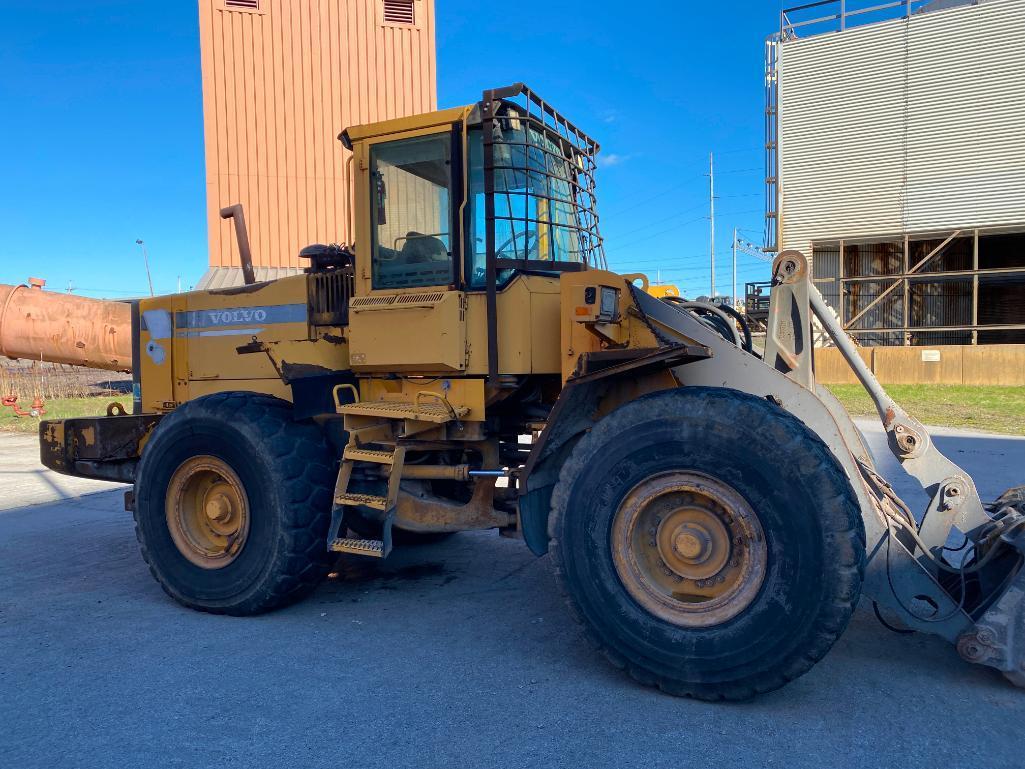 Volvo L120C Wheel Loader, Pin No. L120CV61861, 47,154 Hours, w/ Street Sweeper Attachment