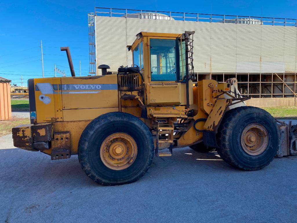 Volvo L120C Wheel Loader, Pin No. L120CV61861, 47,154 Hours, w/ Street Sweeper Attachment