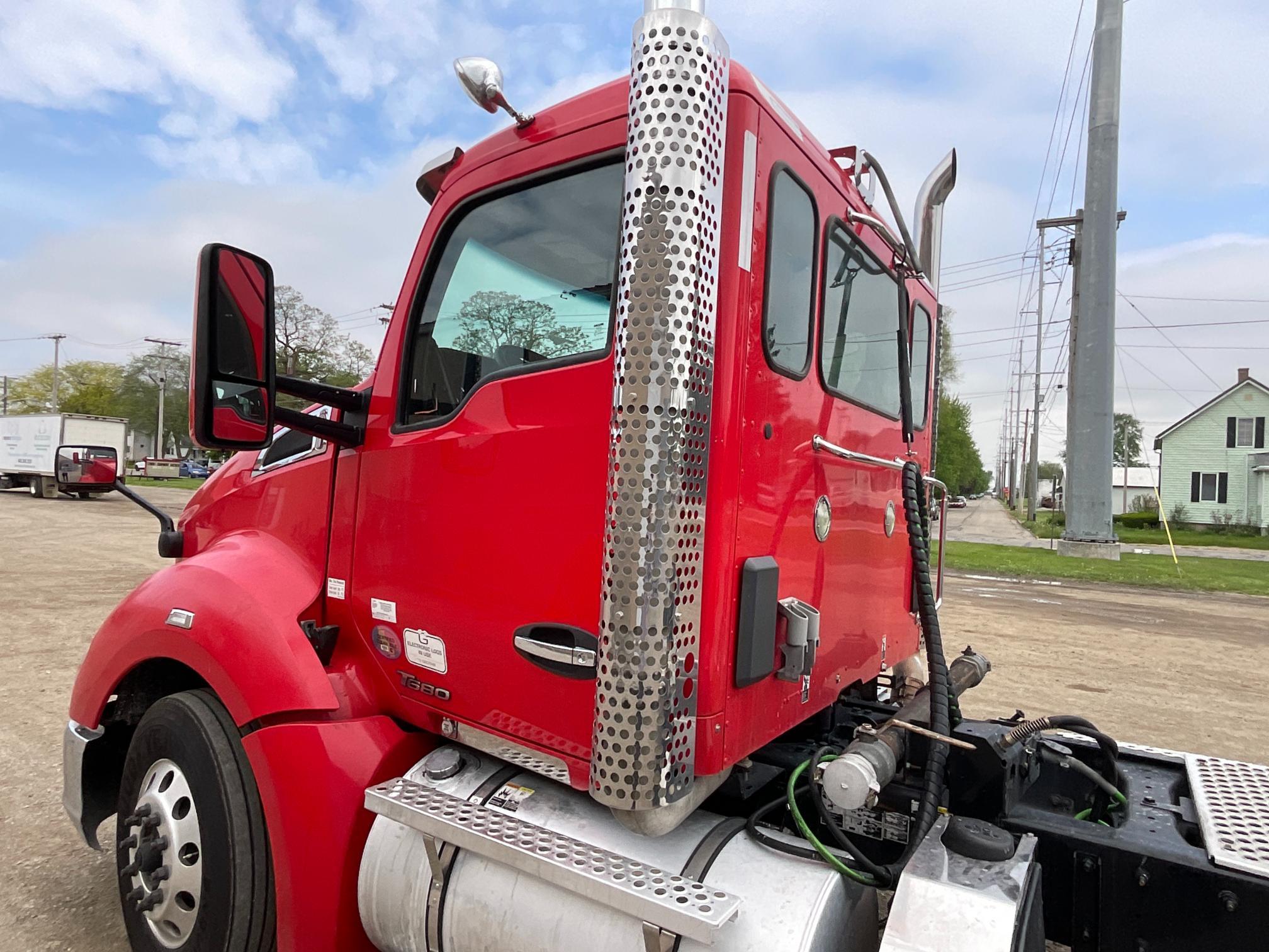 2018 Kenworth T680 Day Cab