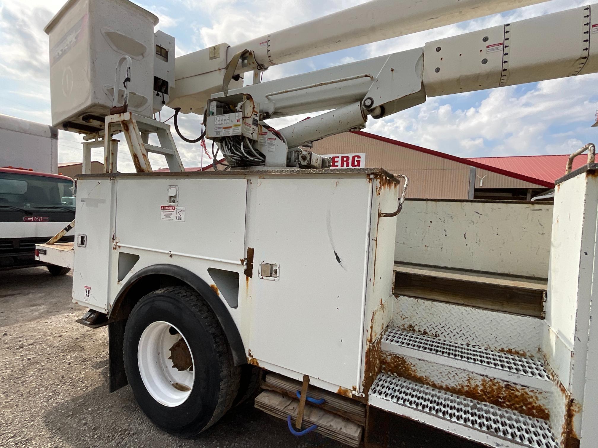 2014 Freightliner M2106 Bucket Truck