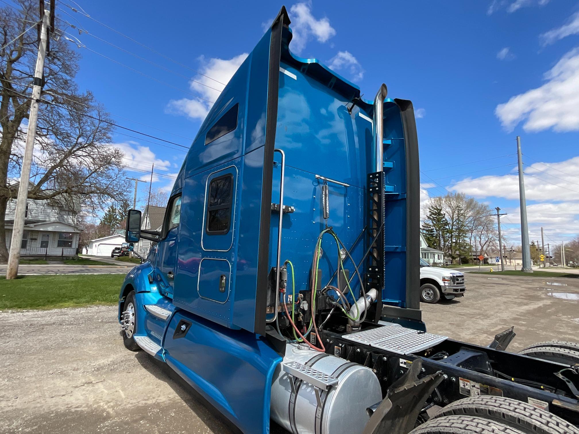 2022 Kenworth T680 Sleeper