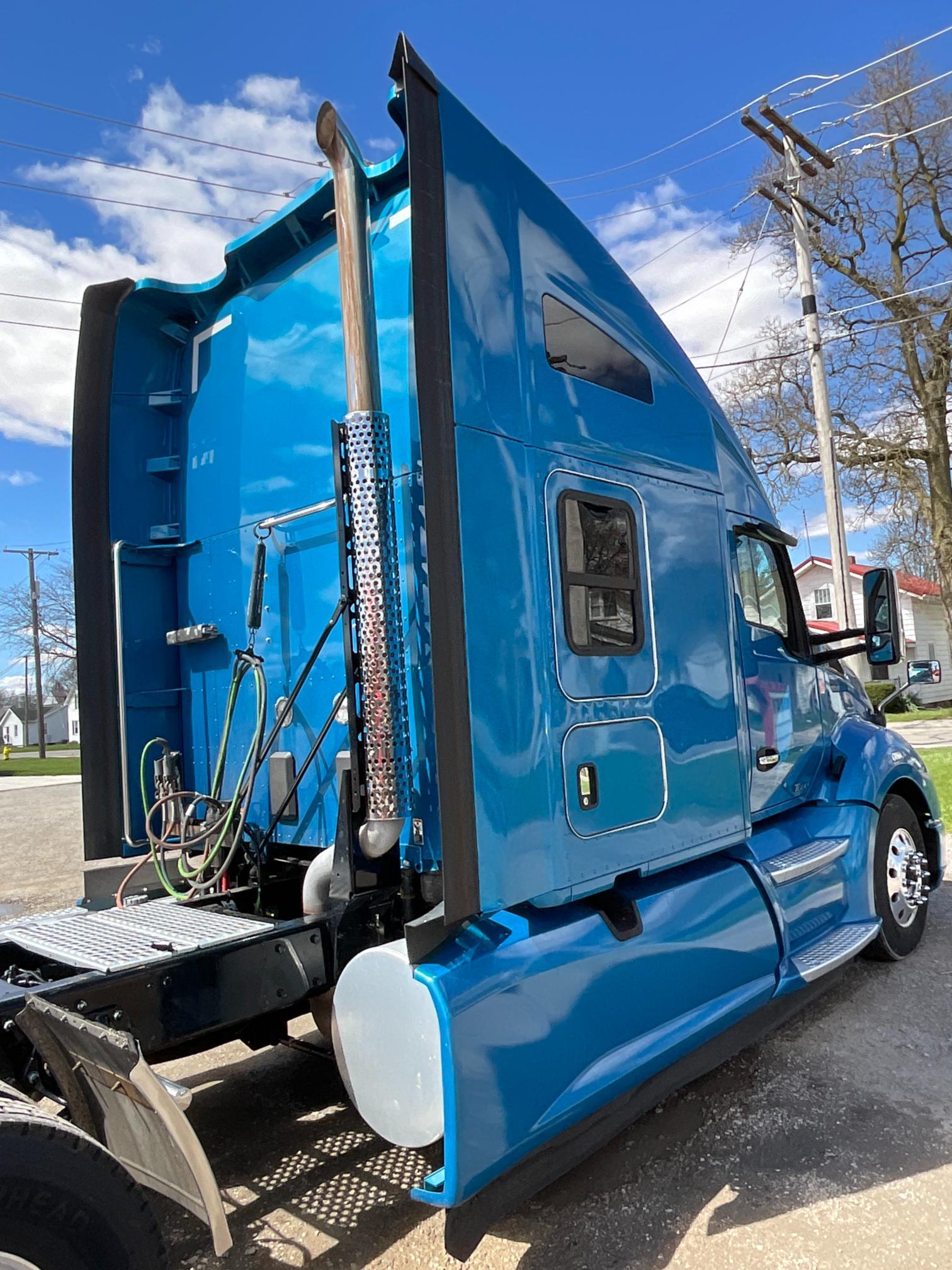 2022 Kenworth T680 Sleeper