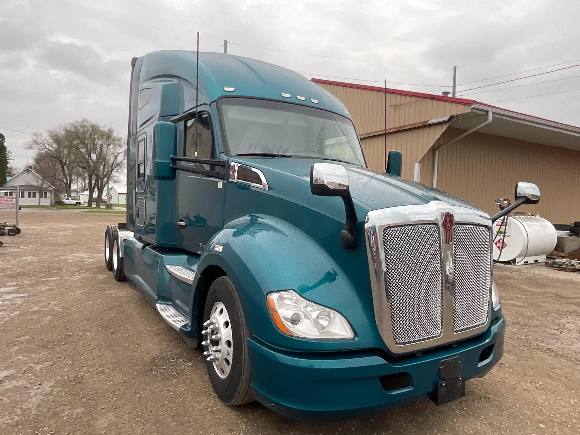 2022 Kenworth T680 Sleeper