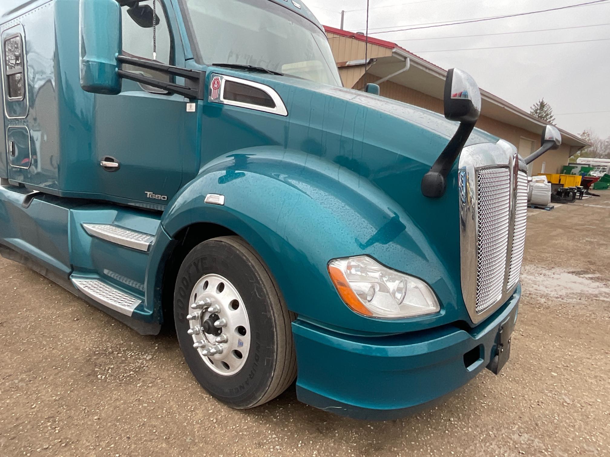 2022 Kenworth T680 Sleeper