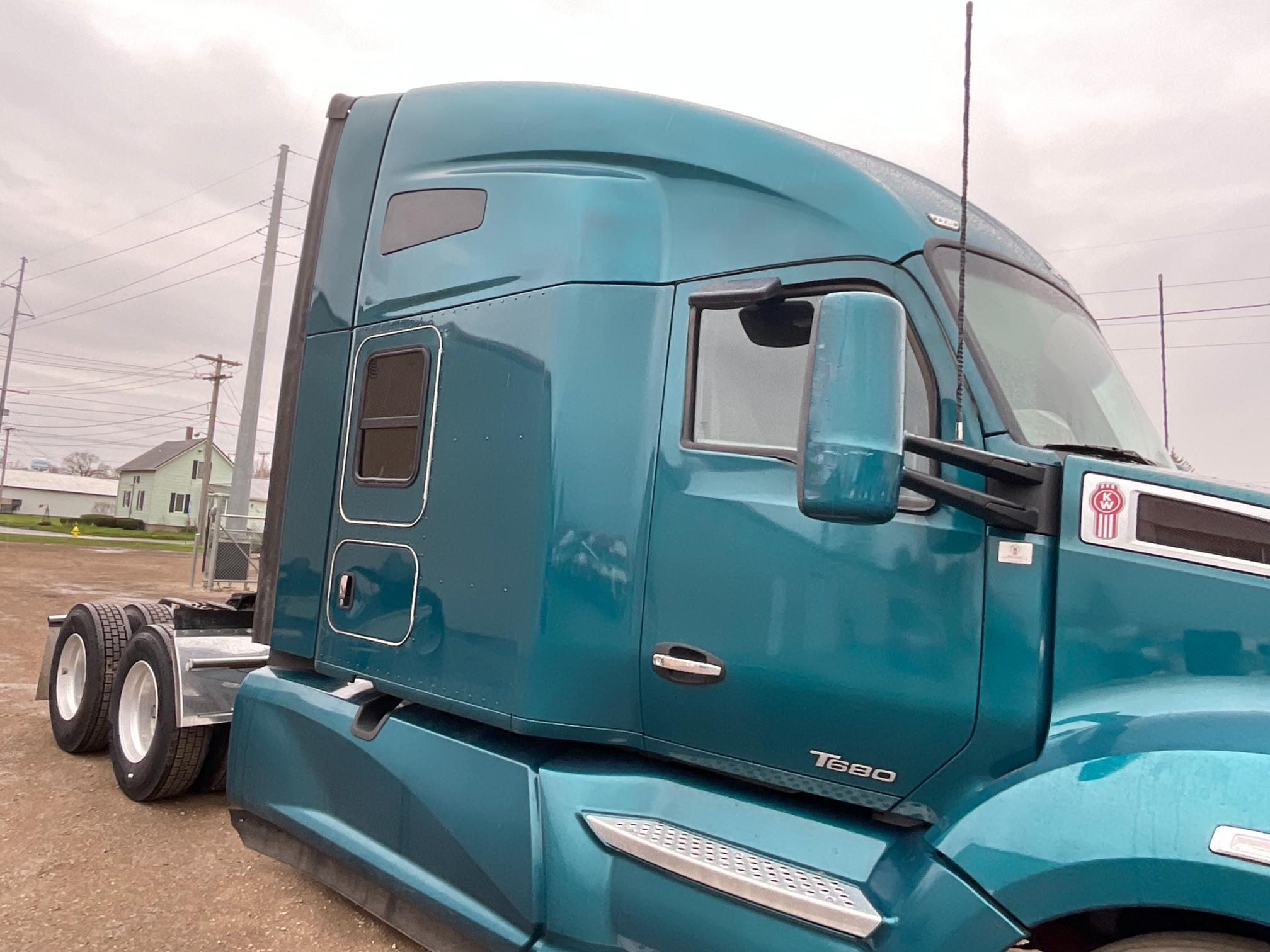 2022 Kenworth T680 Sleeper