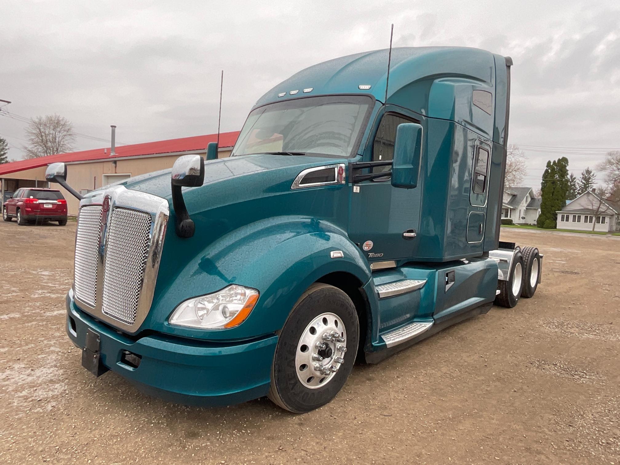 2022 Kenworth T680 Sleeper