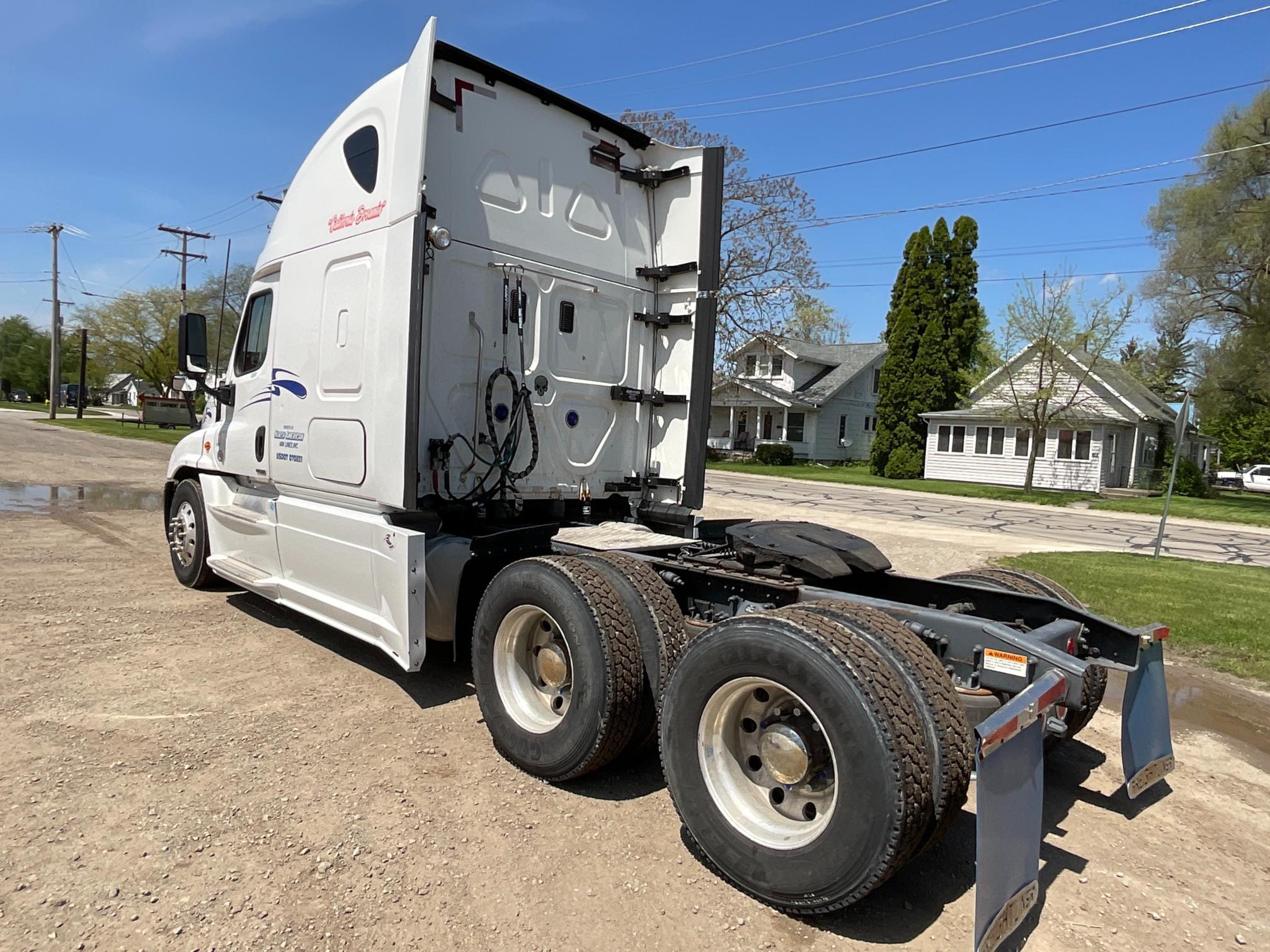 2015 Freightliner CA125 Sleeper