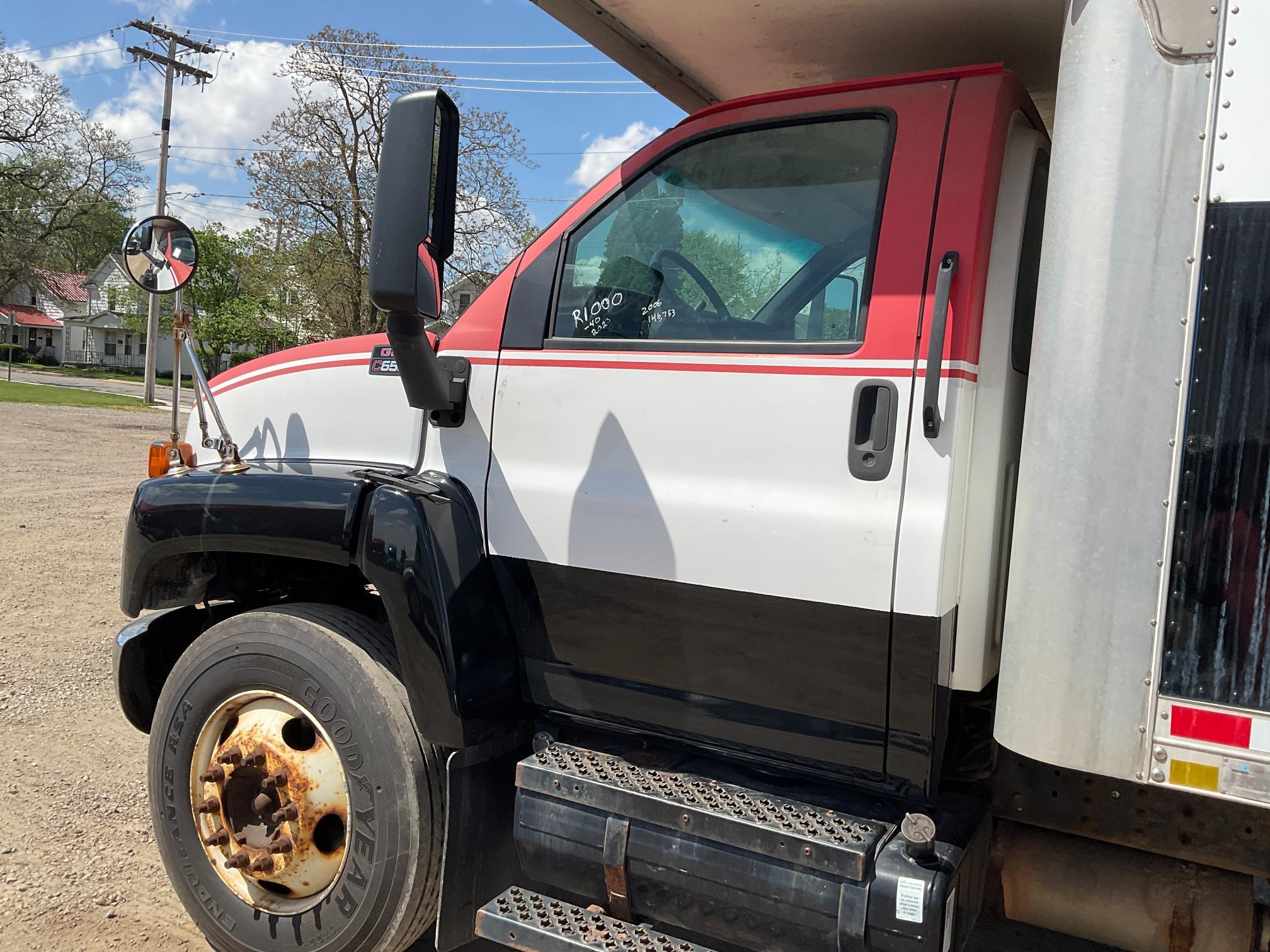 2006 GMC C6500 Box Truck