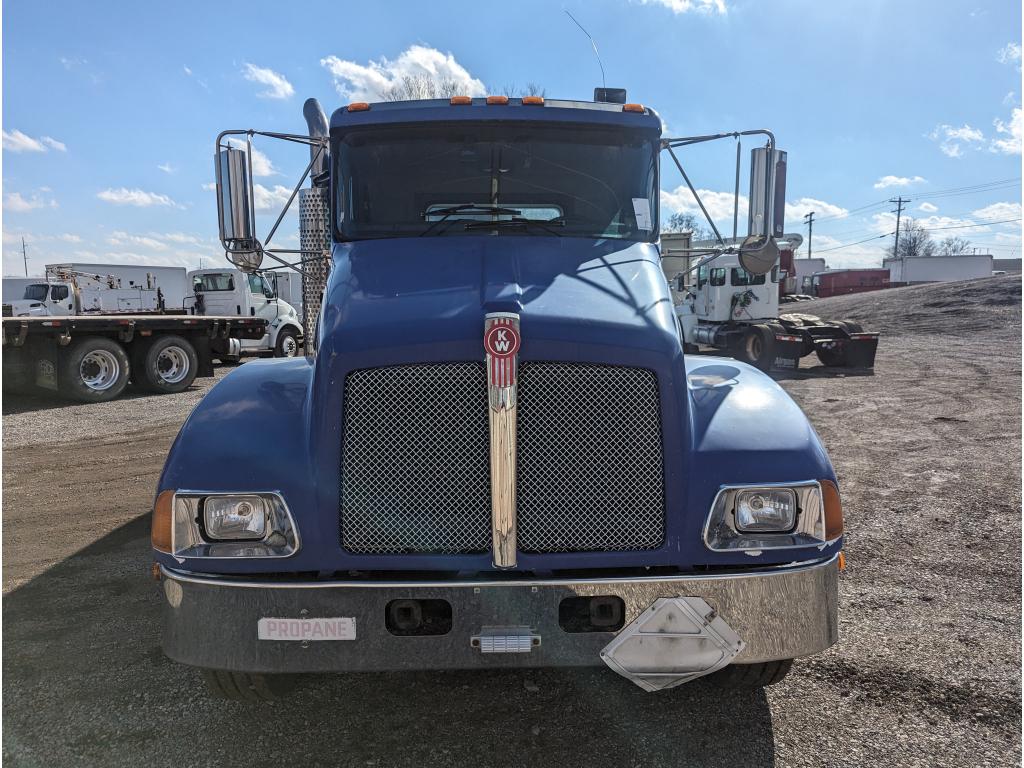 2005 Kenworth T300 LP Truck