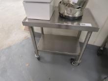 19X28 STAINLESS STEEL TABLE