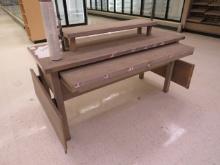 29X73 BAKERY DISPLAY TABLE WITH SHELVES
